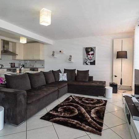 Luxury Penthouse Apartment With 3 Balconies -2 Bedrooms -Petrus View & Parking Люксембург Екстериор снимка